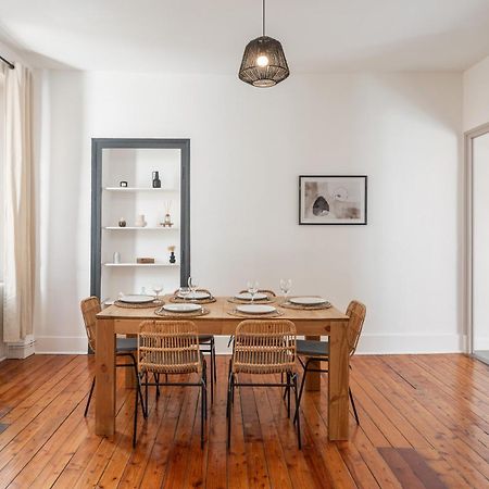 Appartement Spacieux Et Chaleureux Coeur De Ville Chambéry Esterno foto