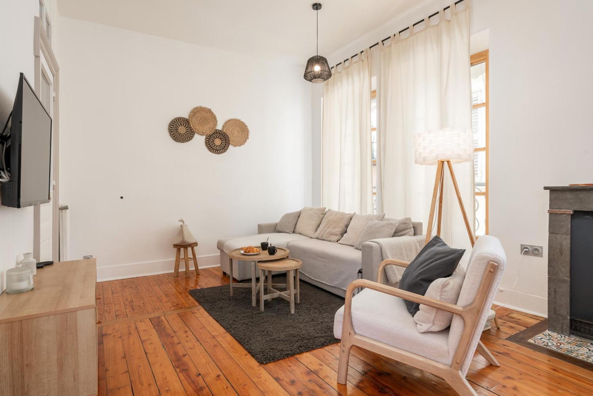 Appartement Spacieux Et Chaleureux Coeur De Ville Chambéry Esterno foto