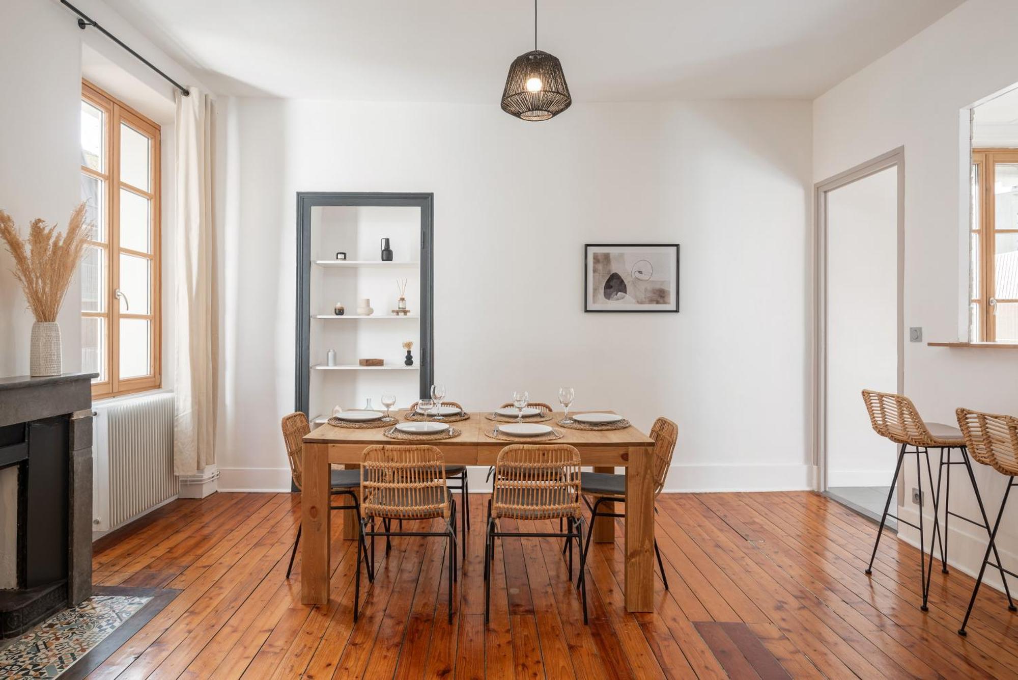 Appartement Spacieux Et Chaleureux Coeur De Ville Chambéry Esterno foto