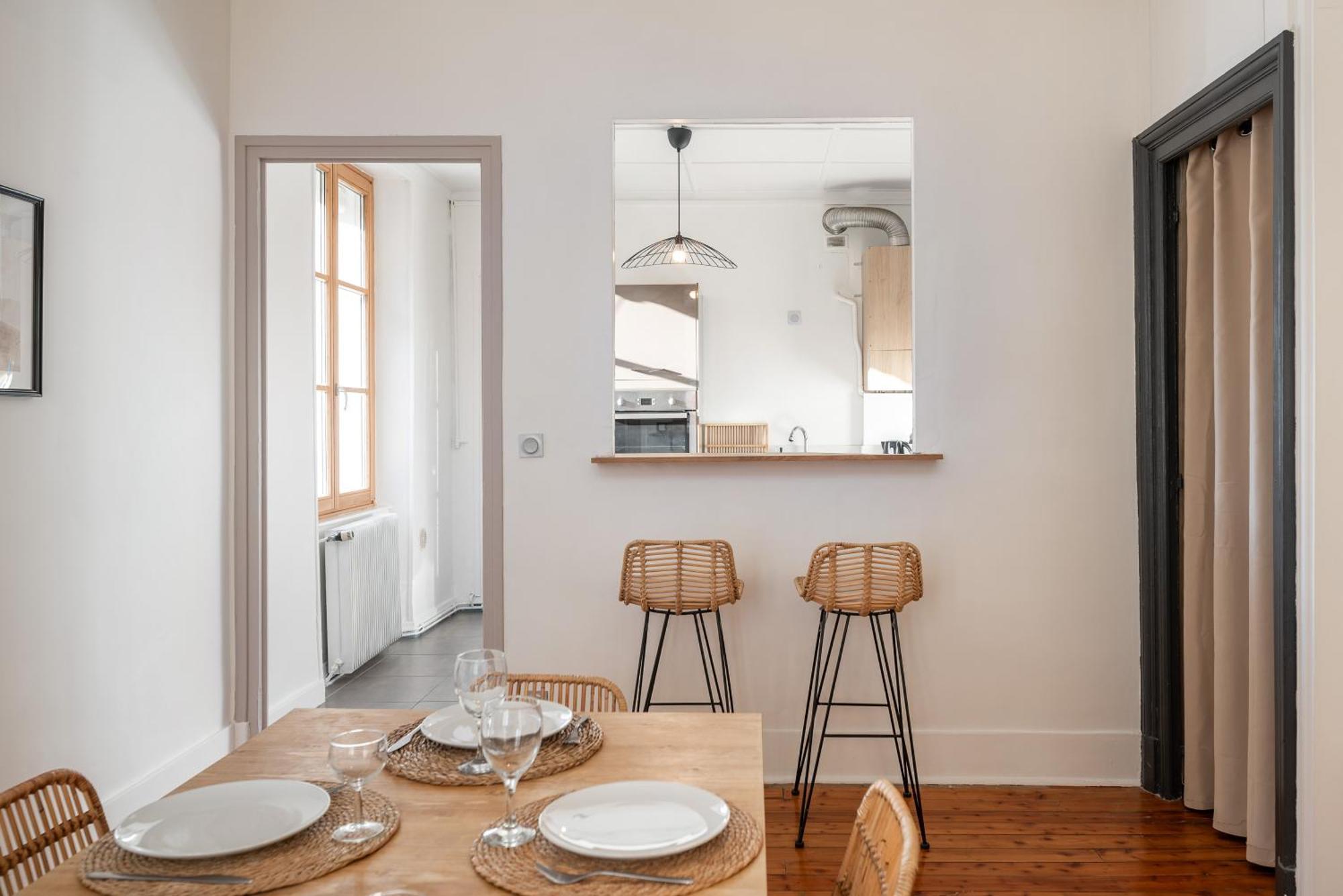 Appartement Spacieux Et Chaleureux Coeur De Ville Chambéry Esterno foto